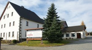 heute: Bau- und Industriebedarf Hauswald - Bischofswerdaer Straße 135 01844 Neustadt in Sachsen OT Berthelsdorf heute: Bau- und Industriebedarf Hauswald - Bischofswerdaer Straße 135 01844 Neustadt in Sachsen OT Berthelsdorf